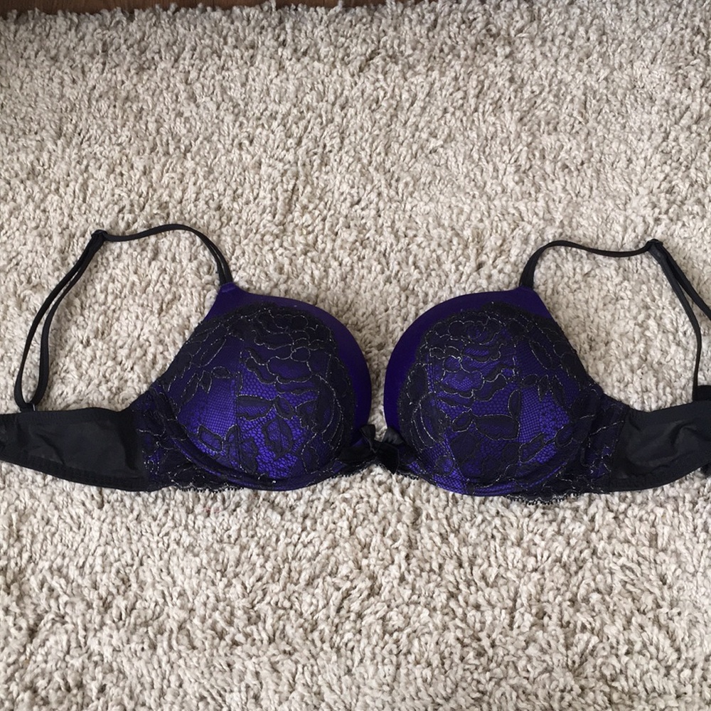 Victoria’s secret  very sexy plunge bra 34B